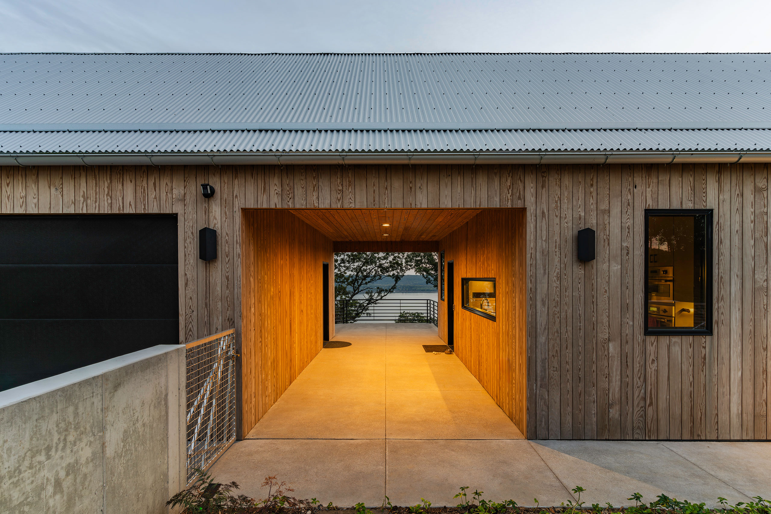 Arbor-Wood_Bay-City-Residence_Breezeway_3x2_DSC06235_WEB